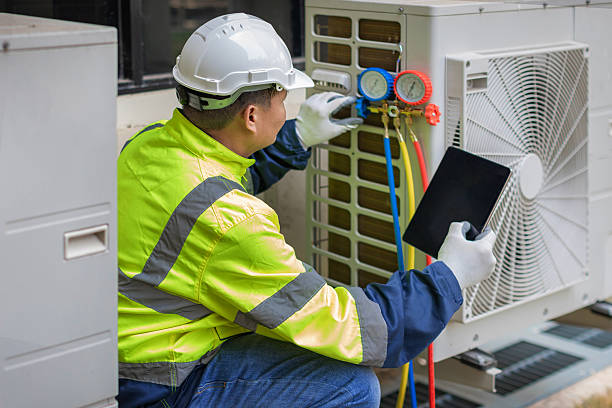 Professional Emergency Hvac Repair technician working in New Hyde Park, NY